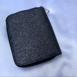 Zipped card wallet